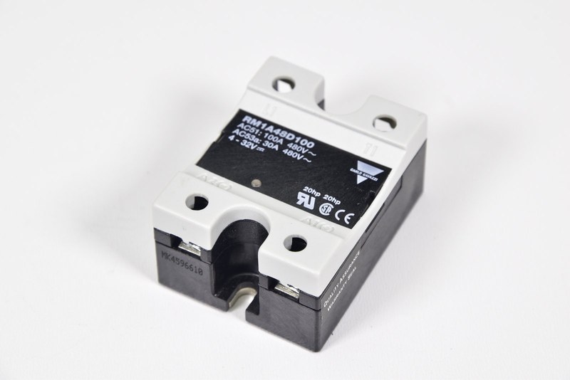 твердотельное реле carlo gavazzi