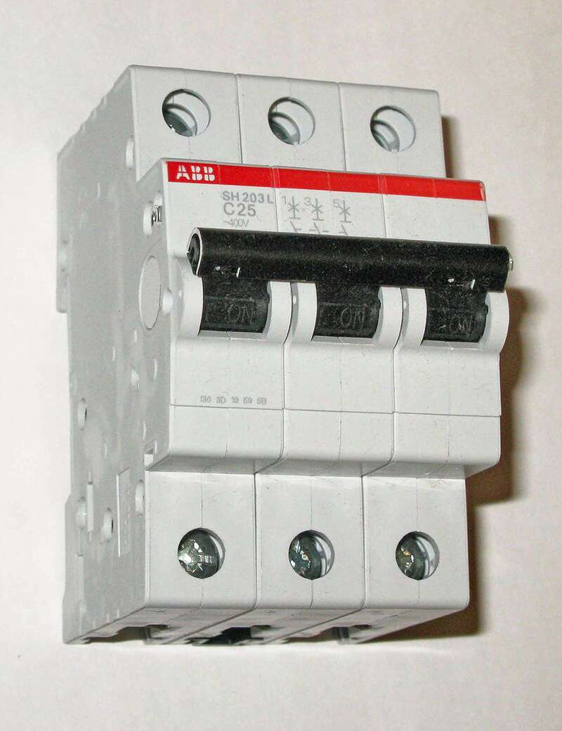 ABB S750: Высокотехнологичный автоматический выключатель для максимальной безопасности и надежности