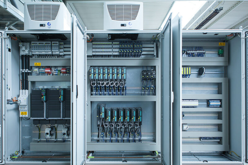 Промышленные шкафы Siemens: высокая производительность и надёжность