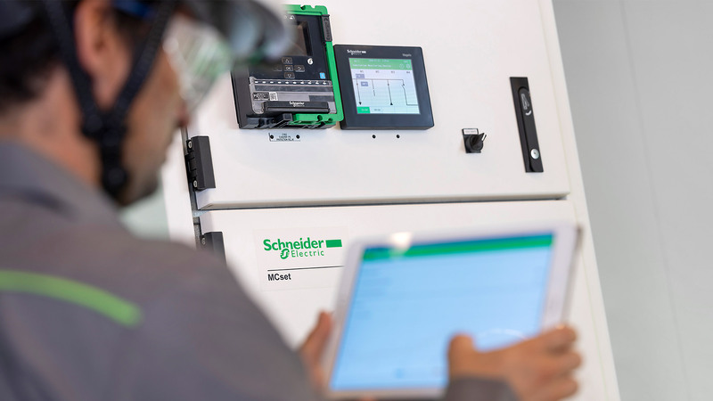 Эффективность и инновации: система Schneider Electric