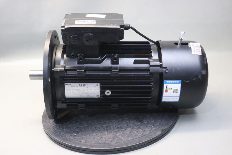 Трехфазный электродвигатель Lenze M550 Трехфазный электродвигатель Lenze M550