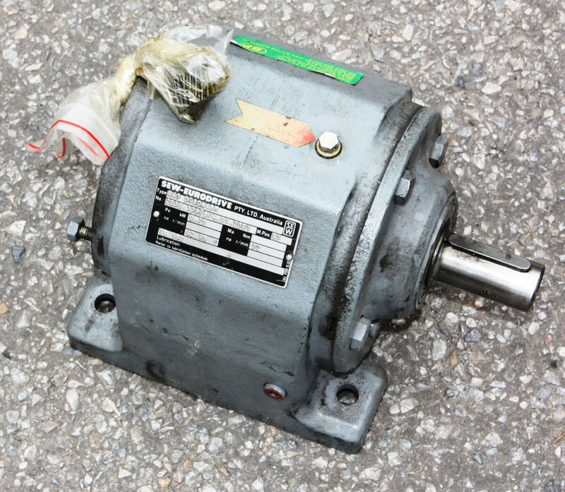 Мотор-редуктор SEW Eurodrive D12DT80K4