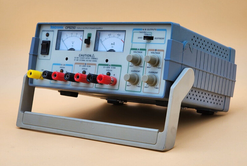 Tektronix Лабораторные блоки питания