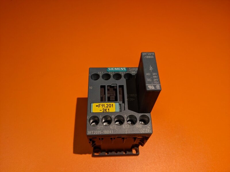 Контактор Siemens 3RT2015-1BB41