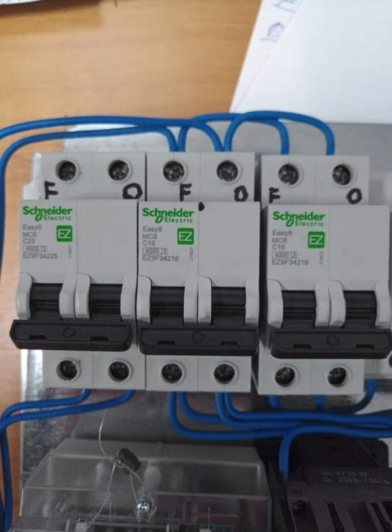 schneider electric серия easy9