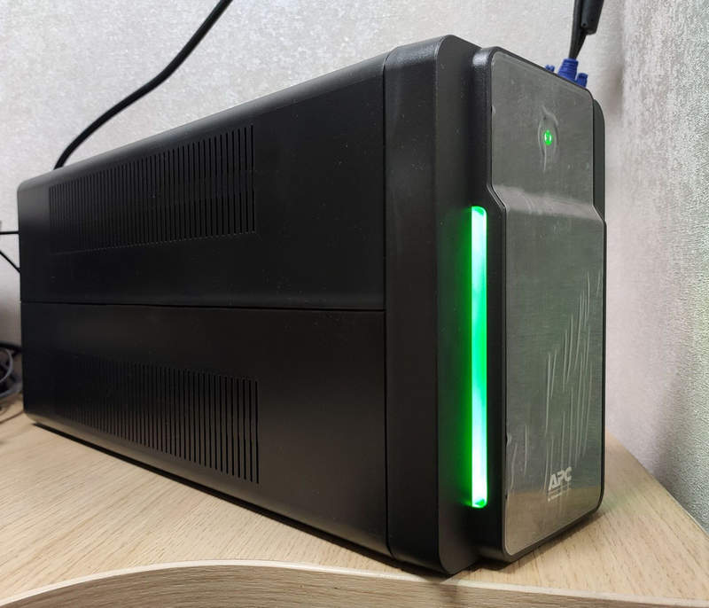 apc by schneider electric back ups 2200va