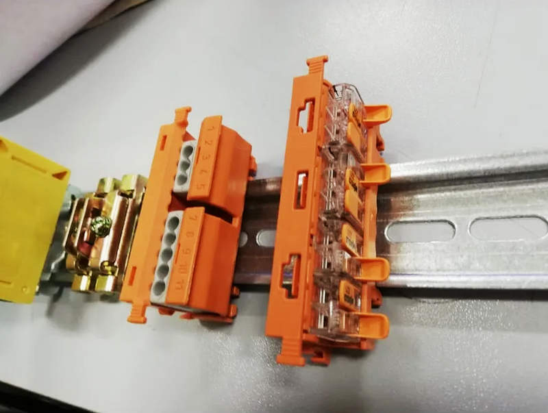 клемма трехпроводная 221 413 wago