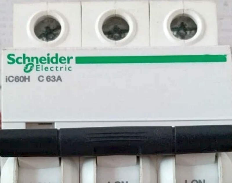 выключатель schneider electric a9f89363