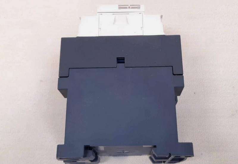 schneider electric, модель lc1d12bne