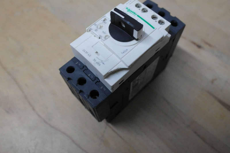 выключатель автоматический schneider electric gv3p40