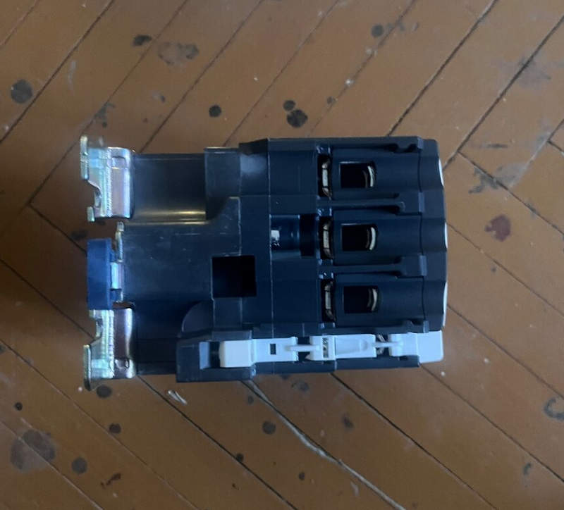 контактор schneider electric lc1d50p7